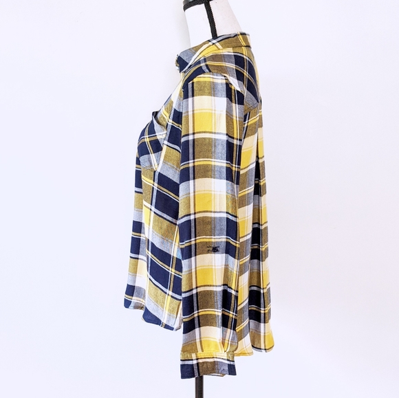 🌟LAST 1🌟NWT Blu Pepper Plaid Button Down Shirt - Picture 3 of 5